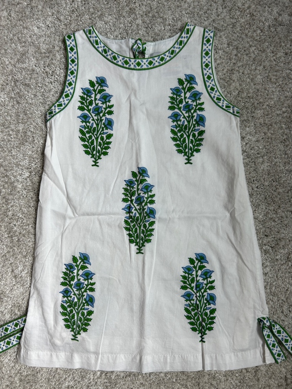 Gretchen Scott Sleeveless White Embroidered Floral Shift dress